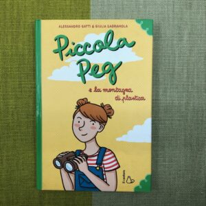 PICCOLA PEG E LA MONTAGNA DI PLASTICA