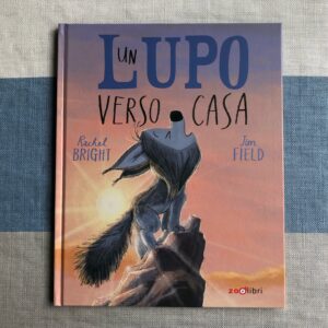 UN LUPO VERSO CASA