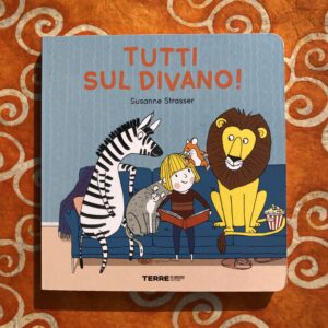 TUTTI SUL DIVANO!